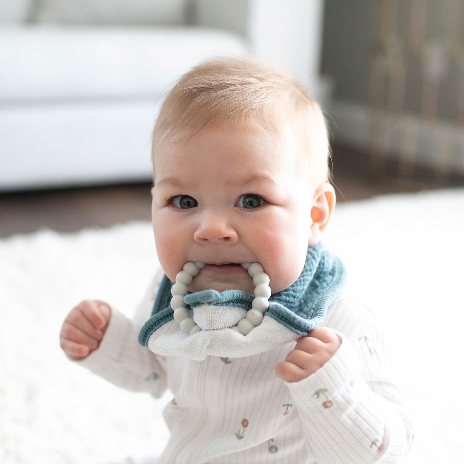 Dr. Brown's® Muslin Bandana Bibs with Flexees™ Beaded Teether Ring - Image 4
